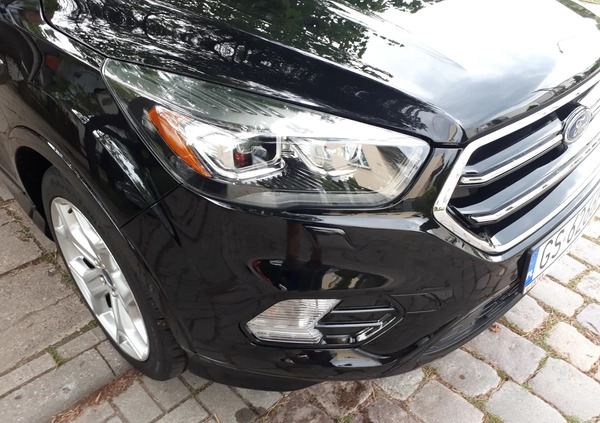 Ford Escape cena 77900 przebieg: 31654, rok produkcji 2019 z Słupsk małe 781